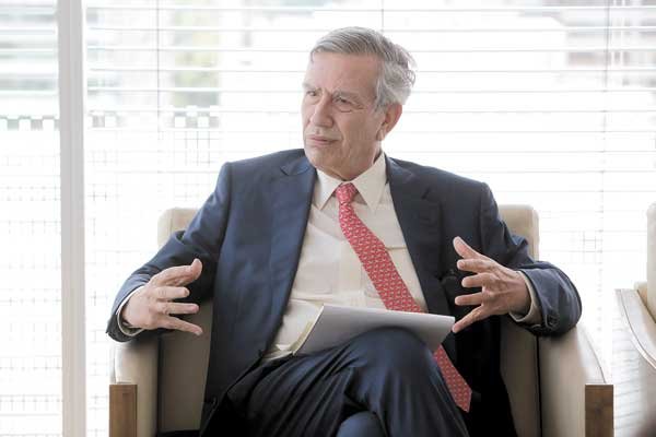 Luis Enrique Yarur advierte por estrecha situación fiscal del país y prevé caída del PIB en torno al 1%