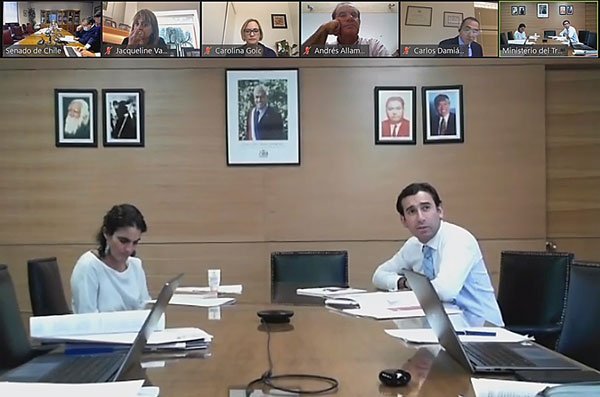 Gobierno optaría por proyecto propio para postergar negociaciones colectivas