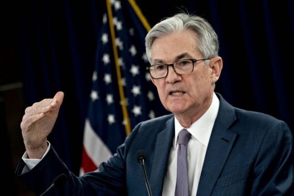 Fed anticipa una larga temporada de tasas de interés en cero
