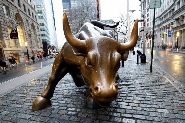 Ejecutivos estadounidenses se apresuran a comprar acciones de sus empresas a ritmo récord