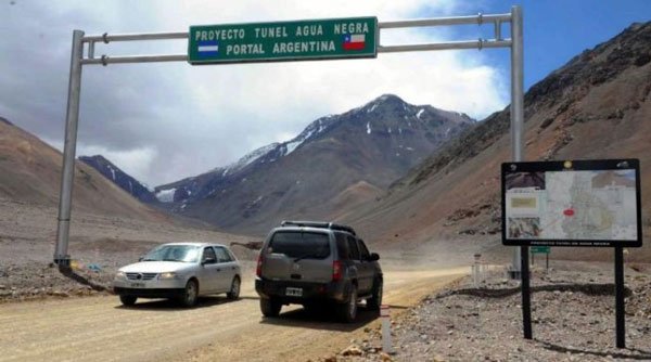 <p>Crisis social y sanitaria obliga a postergar estudios de relocalización del Túnel de Agua Negra</p>