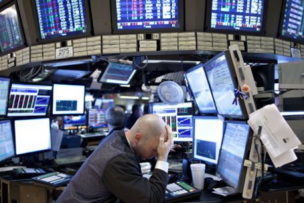 El acuerdo de los productores de petróleo no logra entusiasmar a inversionistas y Wall Street cae 1%