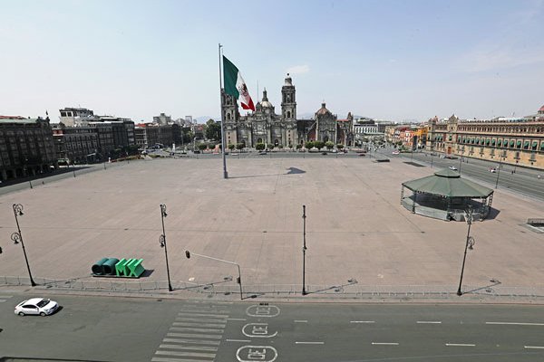 <p>El shock por el coronavirus va a llevar a una severa recesión a México, dijo Fitch la semana pasada.</p>