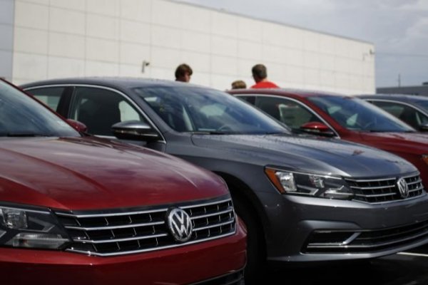 <p>Volkswagen acuerda pagar casi US$ 700 millones en indemnizaciones por manipular emisiones con motores diésel</p>