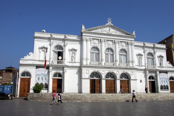 MOP vuelve a la carga en fallida licitación para restaurar el Teatro Municipal de Iquique