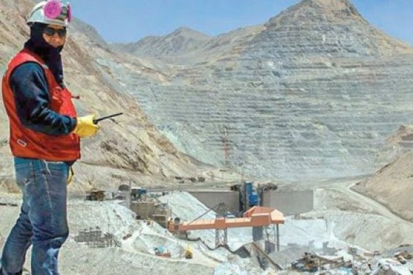 Minera de los Luksic ajusta expectativas de producción de cobre y disminuye inversión para este año