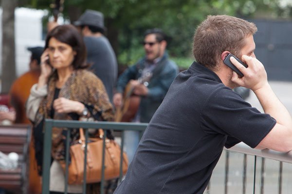 Gobierno negocia nueva fecha para eliminar el roaming con Argentina