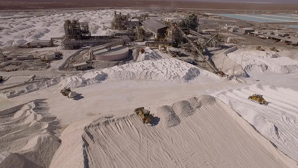 SQM: "A medida evaluamos el entorno, podemos modificar el plan de gastos para este año"