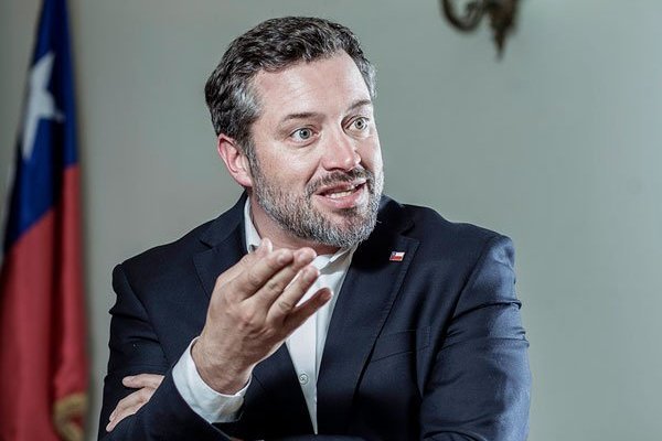 Ministro Sichel: “La informalidad es la peor de las situaciones, la precariedad en crisis es total”