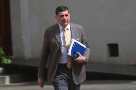Gobierno rebate déficit de $900 mil millones estimado por asociación de municipalidades y les pide medidas de austeridad