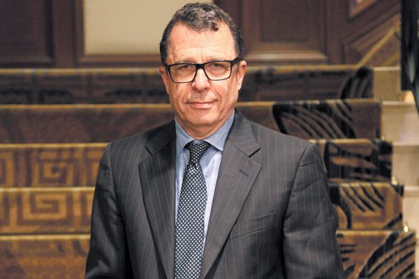 Sebastián Edwards: “Chile dejó de ser el líder de América Latina, pronto seremos sobrepasados por Panamá y Uruguay"