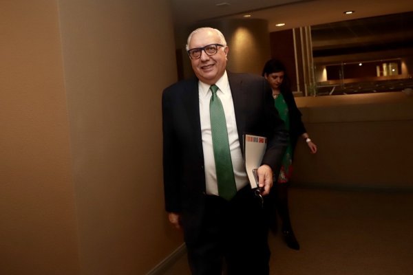 Álvaro Saieh deja directorio de SMU