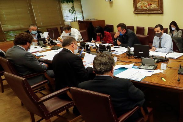 Ingreso Familiar de Emergencia: Comisión de Hacienda del Senado rechaza propuesta del Gobierno