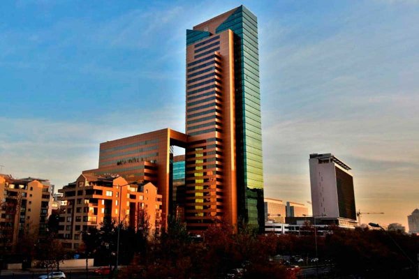 <p>¿Cómo opera uno de los pocos hoteles que no ha cerrado sus puertas en Santiago?</p>