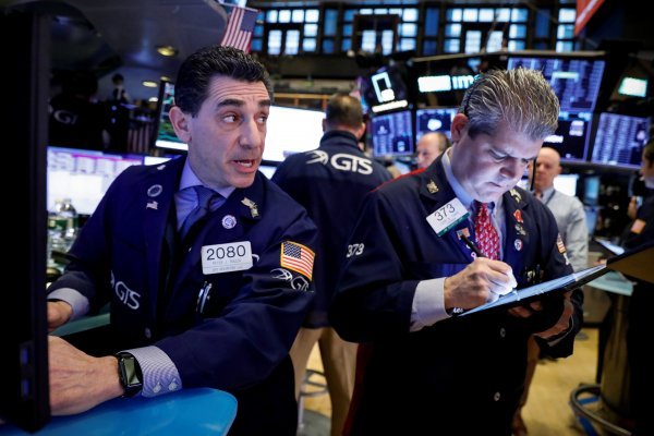 Wall Street lamenta los millones de desempleados en EEUU, pero el IPSA logra desacoplarse y sube más de 1%
