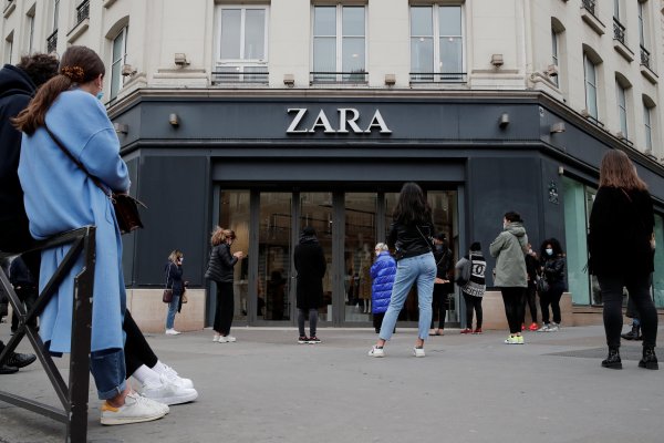 España aplica las medidas más restrictivas en Europa para la reapertura del comercio y prohíbe las ofertas en tienda