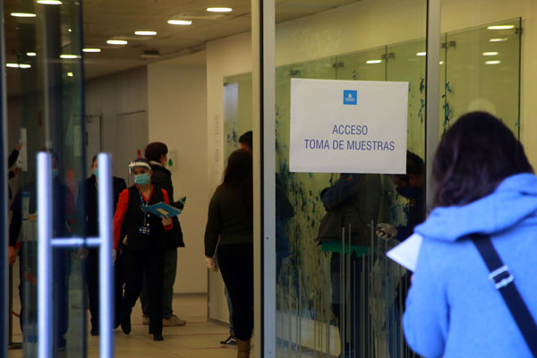 Clínicas elevan ocupación de camas UCI al 90% y activan nuevos protocolos por alza de la demanda