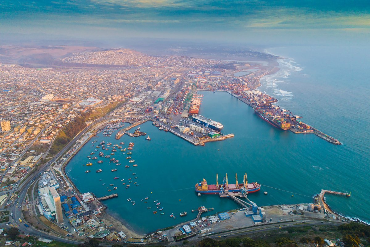 <p>Puerto de San Antonio incrementa movimiento de carga en medio de avance de la pandemia</p>