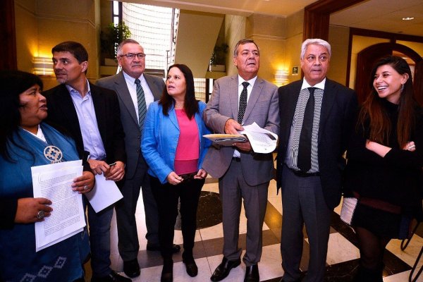 Diputados socialistas anuncian cuarentena voluntaria tras contagios de legisladores