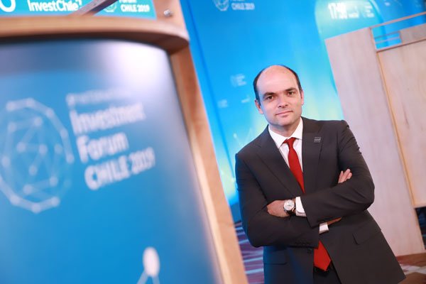 Palacios sorprende y le pide la renuncia al director de InvestChile