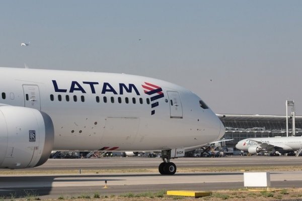 Fitch y S&P rebajan clasificación de Latam Airlines tras el impago de deuda