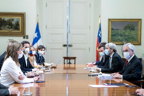 <p>El presidente Piñera lideró ayer la reunión con los partidos oficialistas en La Moneda. Foto: Presidencia</p>
