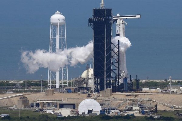 <p>NASA reanuda vuelos espaciales con humanos desde EEUU con histórico lanzamiento de SpaceX</p>