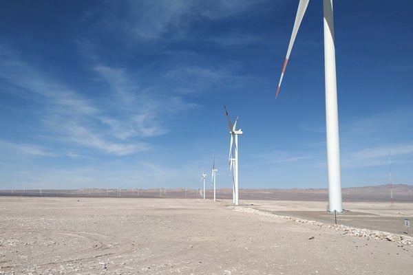 Las innovaciones detrás la primera planta industrial híbrida de energías renovable de Chile