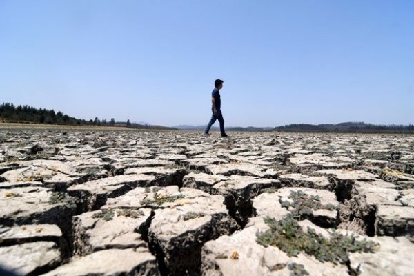 Santiago enfrenta su segundo año más seco desde 1951 y MOP sube inversión en agua potable