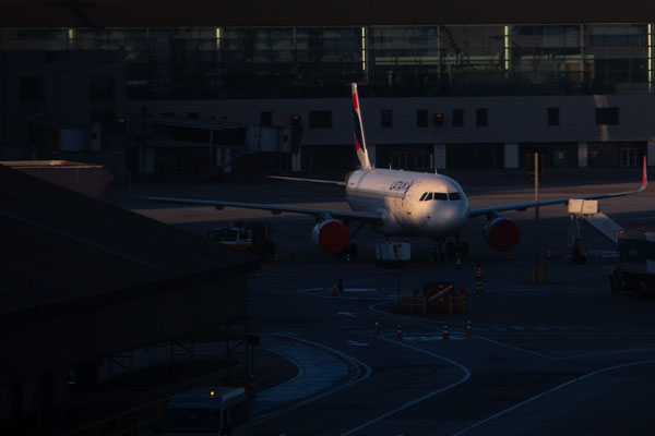 <p>La flota de Latam está compuesta por 320 aeronaves. Foto: Bloomberg</p>