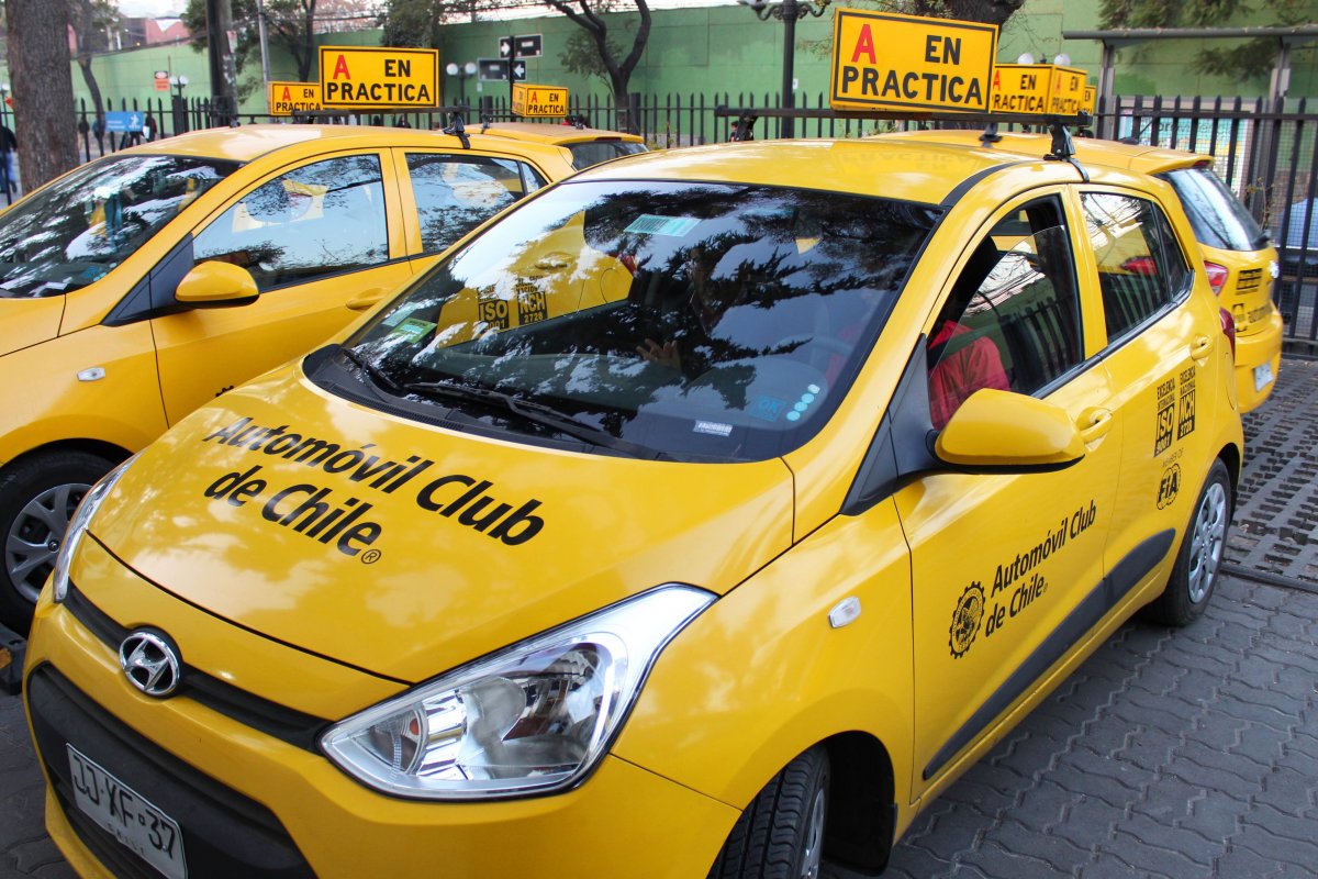 <p>No solo clases de manejo: Automóvil Club se expande al rubro de seguros para compensar efectos de la pandemia</p>