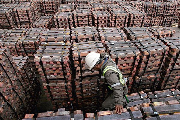 El cobre se roba las miradas de los inversionistas: especuladores se vuelcan al metal y precio futuro ya está en US$ 2,6 la libra
