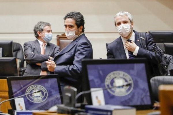 Gobierno logra acuerdo con la oposición: se crea marco fiscal de US$12 mil millones para 24 meses y se eleva Ingreso Familiar de Emergencia