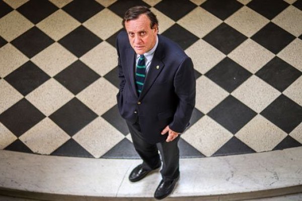 Rector de la UC descarta que manejo y comunicación de datos del Covid-19 en Chile se delegue al mundo académico