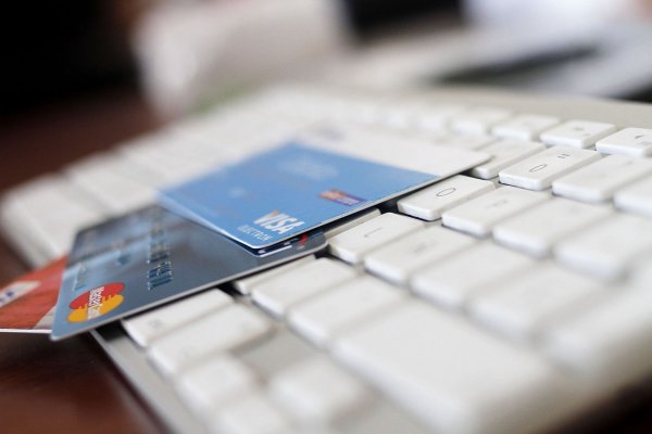 <p>La apuesta de la banca para mantener los programas de beneficios a sus clientes en la crisis</p>