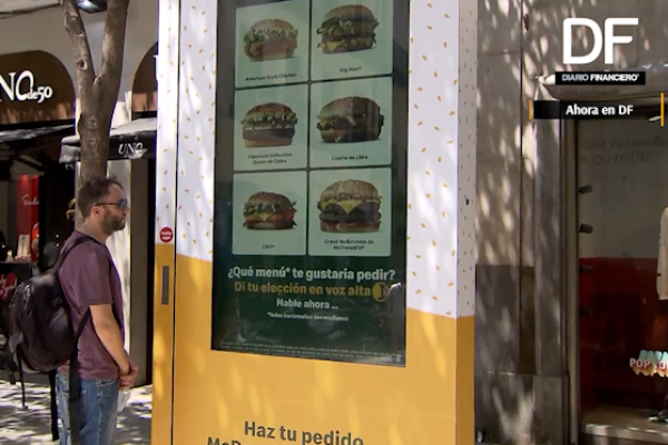 <p>Ahora en DF: McDonald's estrena en España los primeros mupis por voz en el exterior</p>
