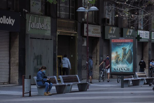 Comercio sigue acusando el impacto del coronavirus: ventas presenciales caen más de 42% en la Metropolitana en mayo