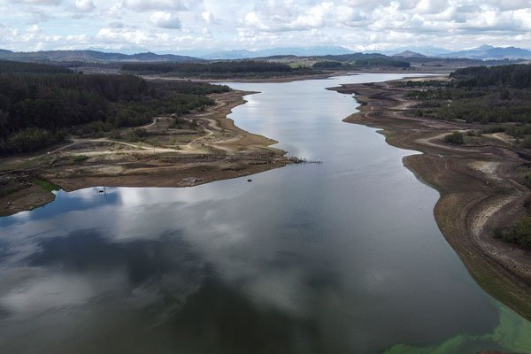 Expertos alertan que el impacto más severo del cambio climático en Chile es sobre el agua