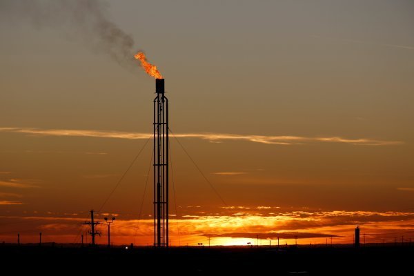 OPEP reduce producción petrolera en 1,25 millones de barriles por día