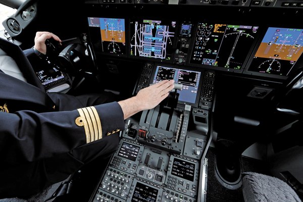 Pilotos de Latam no están incluidos en rebaja temporal del sueldos ante cambios en su sistema de cálculo