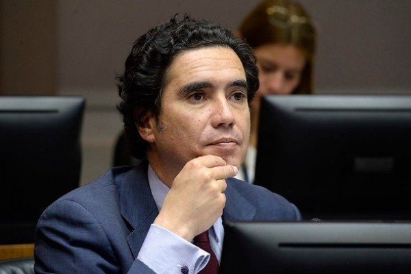 Briones habla de una caída "monumental" del Imacec, pero desde ya anticipa que junio será peor