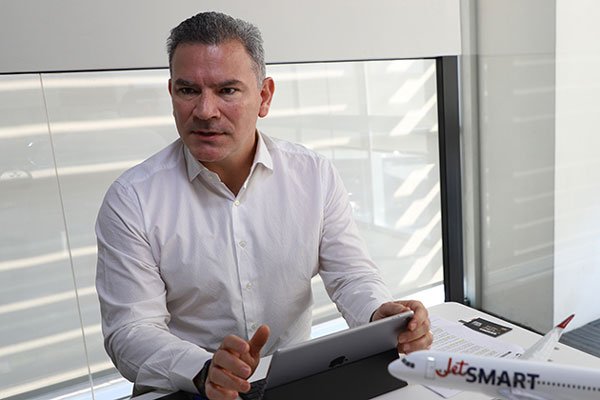 <p>Estuardo Ortiz, CEO de JetSmart. Foto: Julio Castro</p>