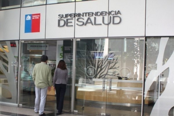 Superintendencia de Salud asegura que algunas Isapres son partidarias de congelar el alza de los planes por todo el año