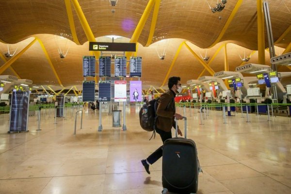 ¿Cómo están volviendo a operar los aeropuertos y aerolíneas en el mundo?