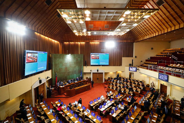 Jornada clave para el retiro de fondos de las AFP : Gobierno acoge peticiones de diputados oficialistas para frenar propuesta