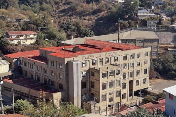 Universidad de Valparaíso negocia la compra de ex fábrica Costa al grupo Carozzi