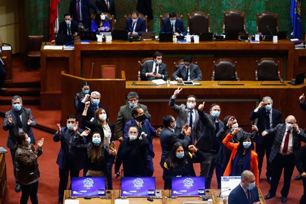 Inesperado apoyo de diputados a retiro de fondos de AFP