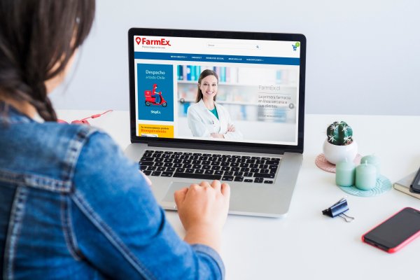 Farmacia online dispara sus ventas y firma convenio con compañía de seguros complementarios de salud