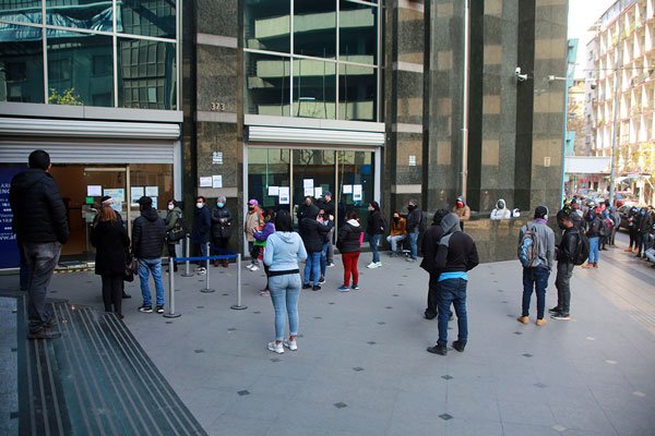 Encuesta UC revela una pérdida de empleos mayor a los dos millones en junio