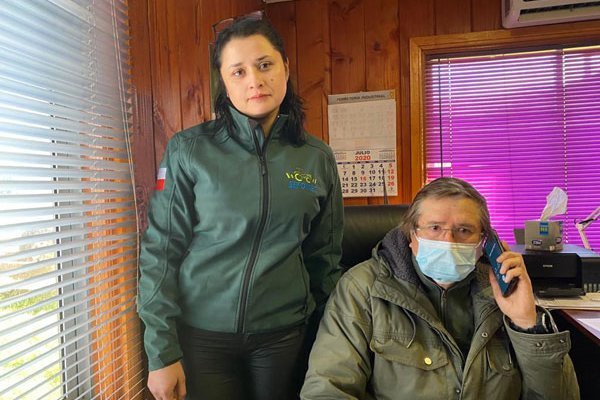 <p>Yasna Navarrete y Juan Navarrete, propietario de Servicios Agrícolas y Forestales Mecanizados, Sefomec.</p>